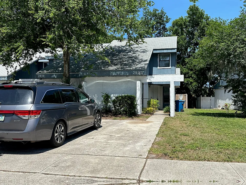 2935 Bayshore Dr E