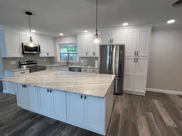 1476 Highland Cir, Clearwater, FL 33755
