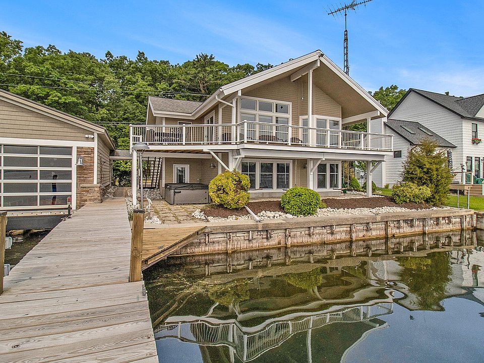 574 Chester St, Pentwater, MI 49449 MLS 23019385 Zillow