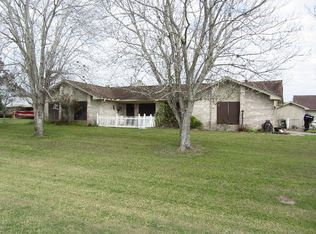 487 Lakeshore Dr, Victoria, TX 77905