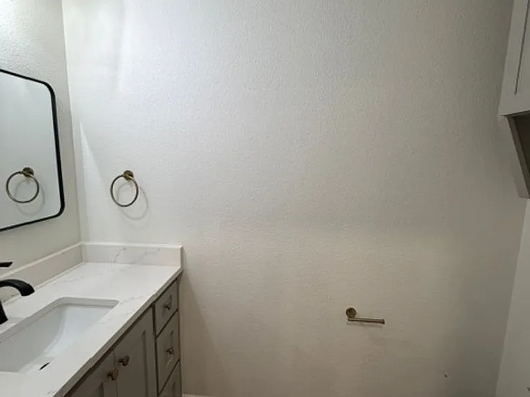303 Live Oak St — Photo 17