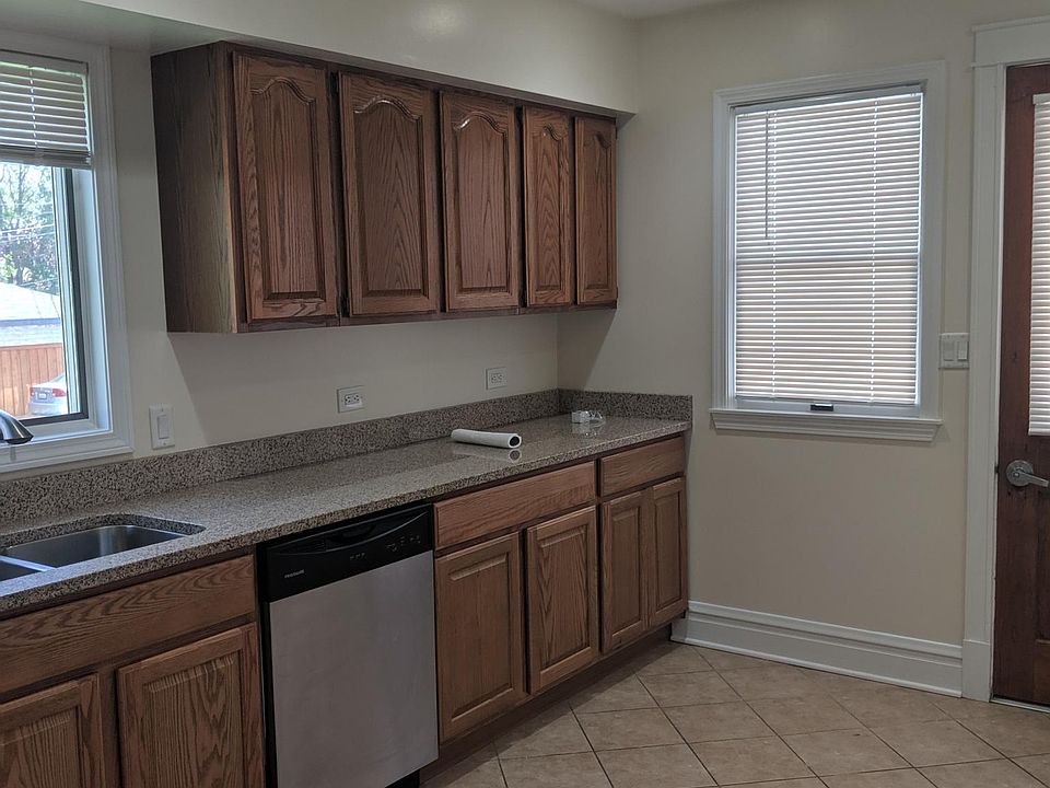 Kitchen west