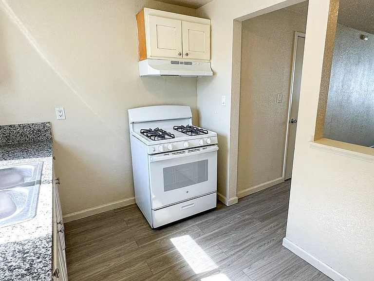 Mountain Vista Apartments — Photo 7