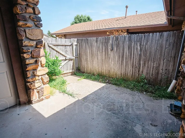 5104 S 75th East Ave — Photo 5