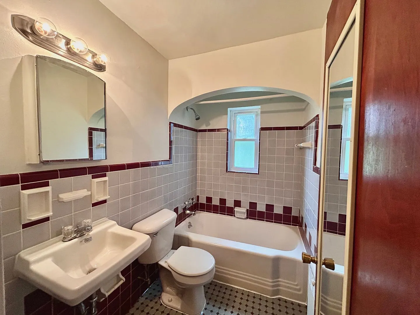 1 bed, 1.0 bath, $995 — Photo 4