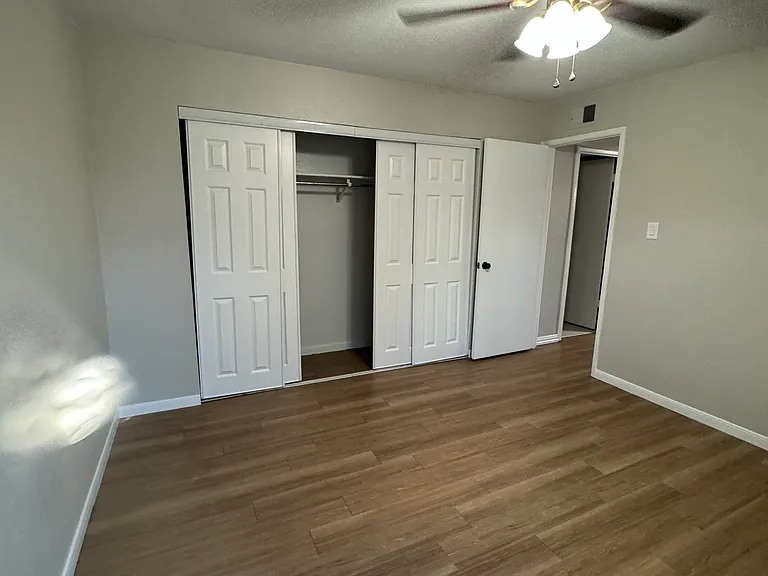 9502 Timberbluff Ct — Photo 10