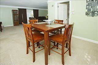 5th image of 904 Lakeway Ave