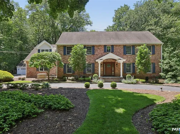 27 Duane Ln, Demarest, NJ 07627