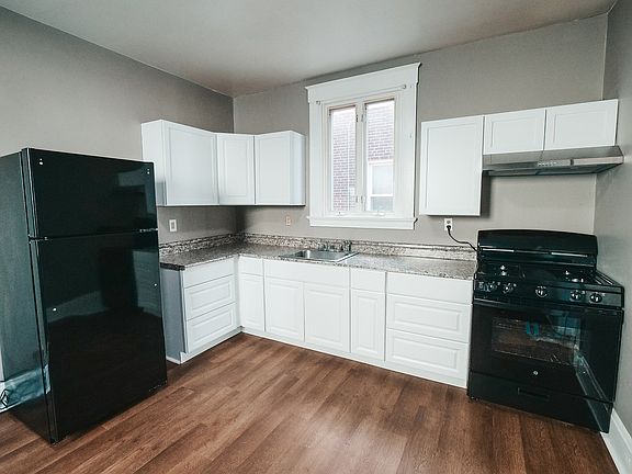 3rd image of 319 E Ross Ave #1