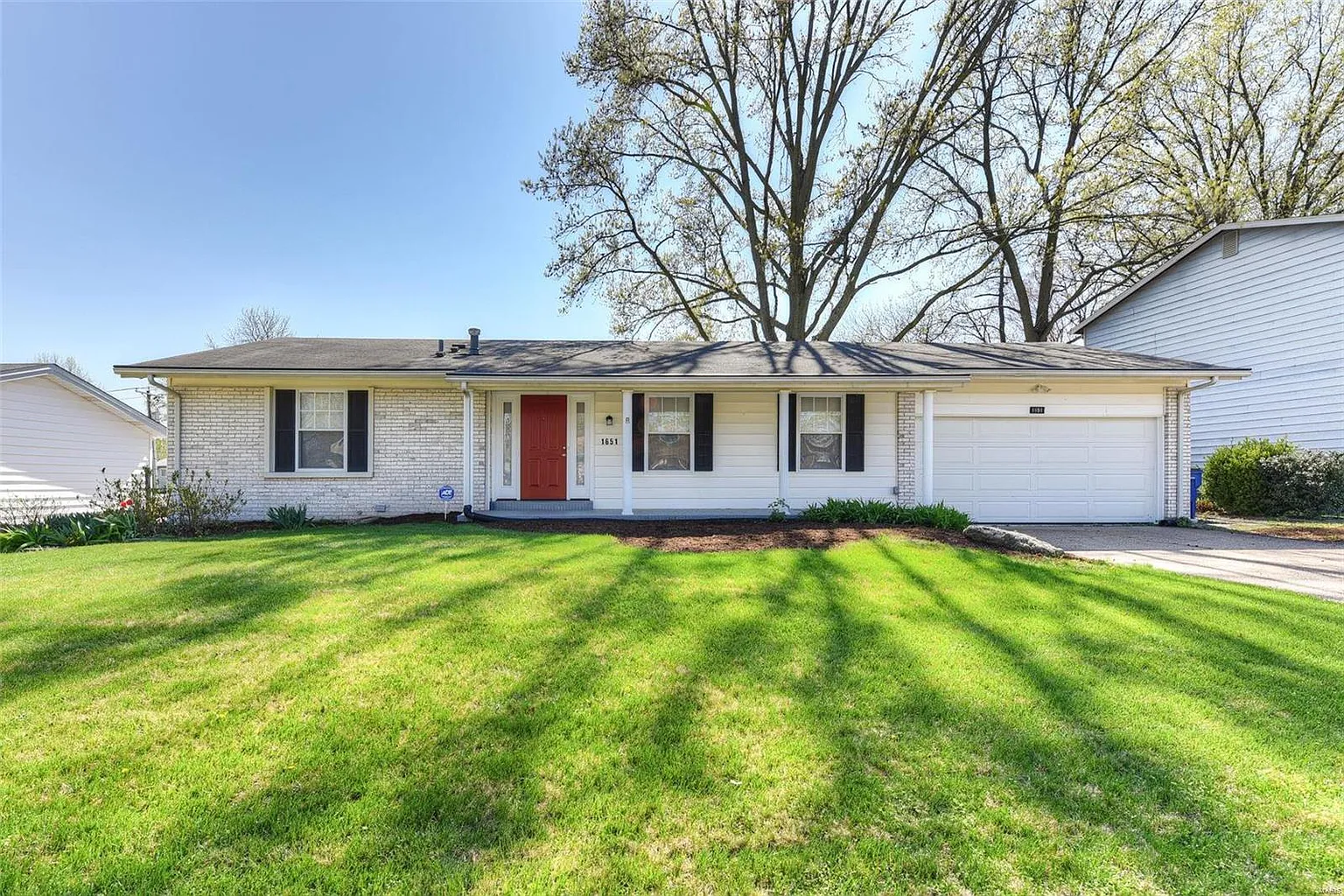 1651 Sherwood Forest Dr photo 1