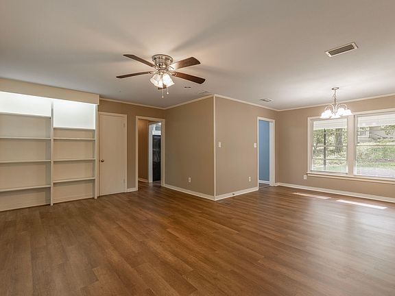 5th image of 1604 Valley Dr