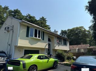 13 Lark St, New Bedford, MA 02745