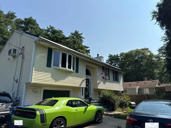 13 Lark St, New Bedford, MA 02745