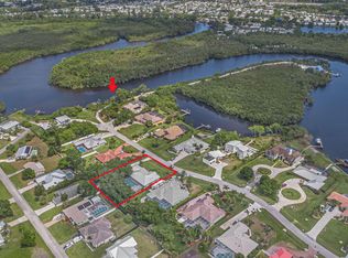 626 SE Hidden River Dr, Port Saint Lucie, FL 34983