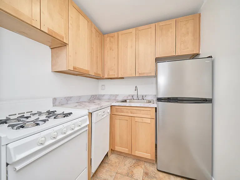 344 E 63rd St #6F — Photo 4
