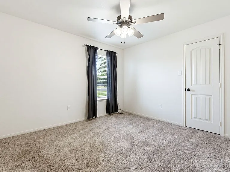108 E Reagan Ave — Photo 12