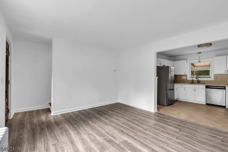 4 bed, 2.0 bath, $4,000 — Photo 4