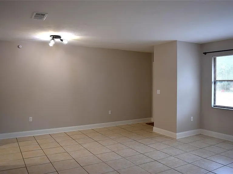 7423 SW 42nd Pl — Photo 5