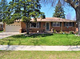 1160 Saint Agnes Dr, Green Bay, WI 54304