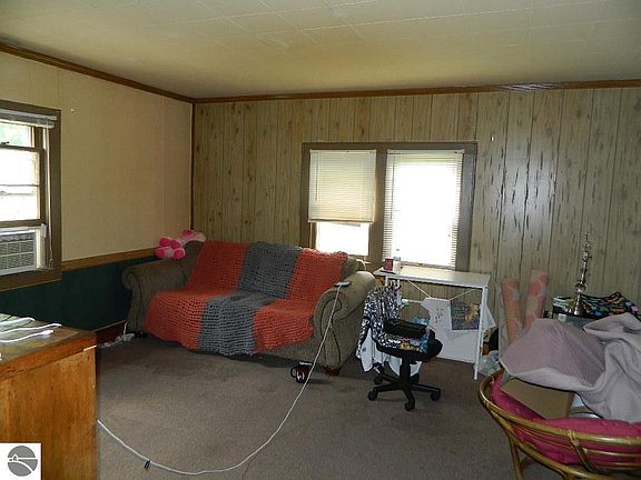 3rd image of 210 S Fancher Ave