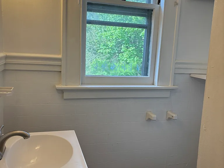 74 Roosevelt Ave — Photo 8