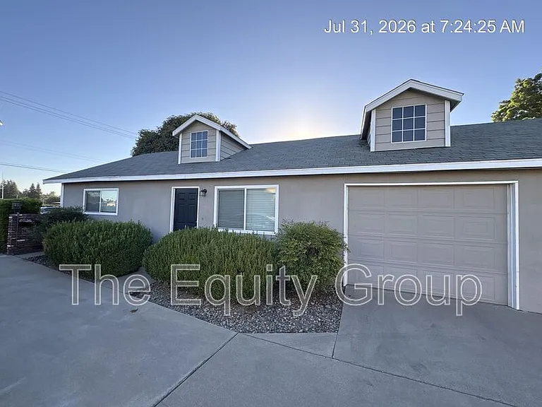 547 W Tulare Ave #A — Photo 2