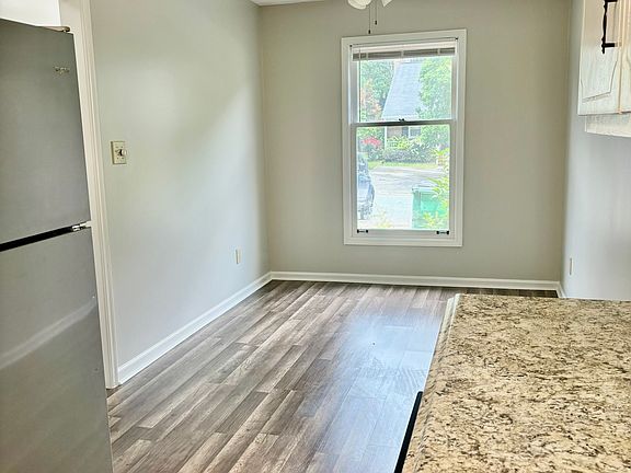 4th image of 285 Williamsburg Way