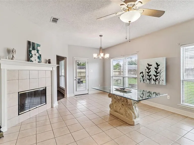 329 E Silvermaple Dr — Photo 6