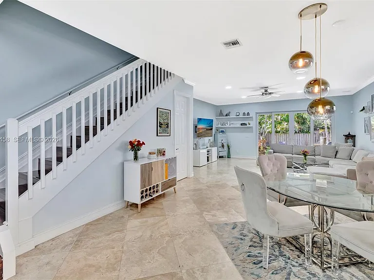 853 SW 11th Ct — Photo 5