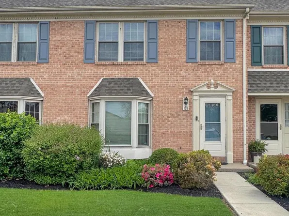 103 Hollytree Ct, Pottstown, PA 19464