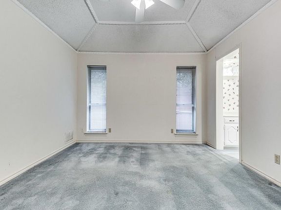 3rd image of 1912 Lake Crest Ln