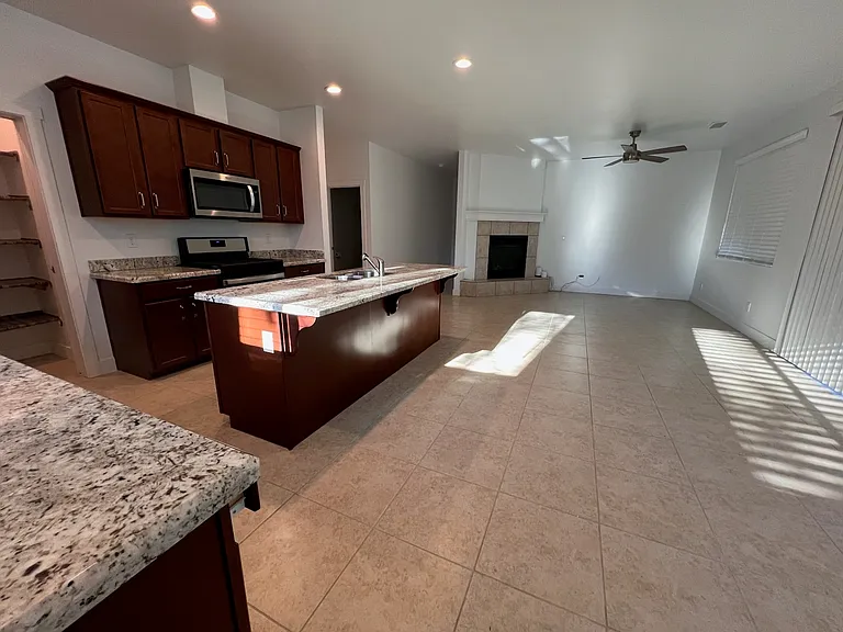 2424 S Luginbuhl St — Photo 18