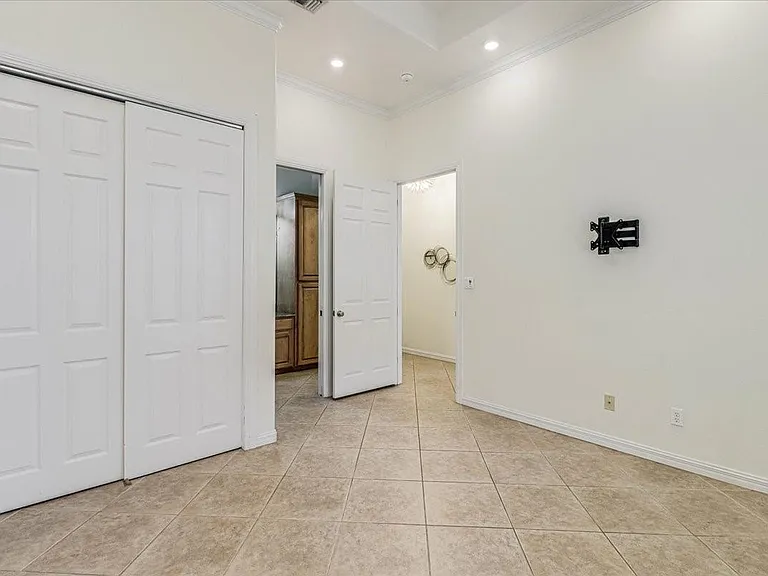 14910 Leeward Dr #304 — Photo 32