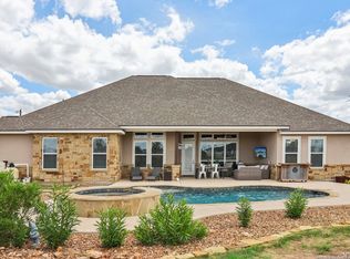 119 Clarence Dr, Floresville, TX 78114