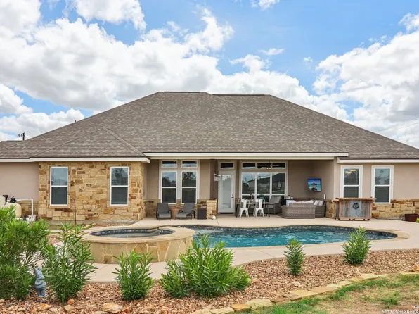 119 CLARENCE DR, Floresville, TX 78114