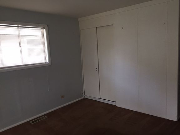 4th image of 15305 Dorchester Ave