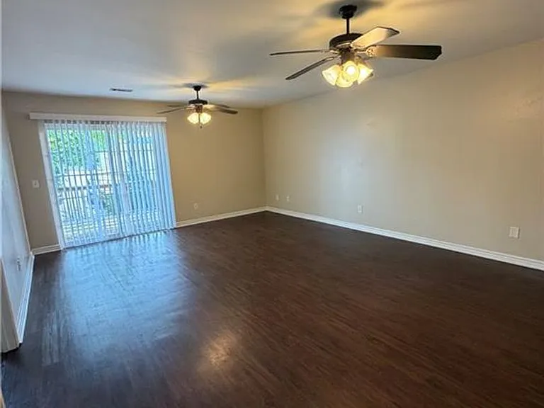 231-233 Graystone Cir — Photo 3