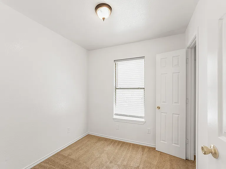 315 Isbell Rd — Photo 10
