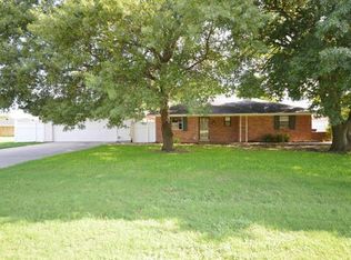 911 King Arthur Dr, Midlothian, TX 76065