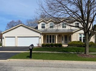 654 David Ln, Carol Stream, IL 60188