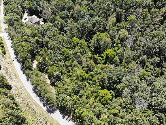 3rd image of 1099 Nellies Cave Rd