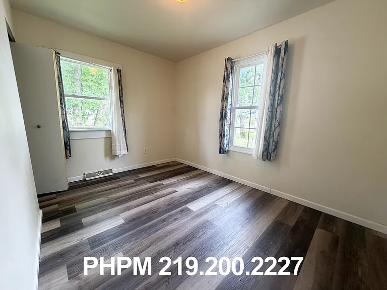 327 Hanley St — Photo 9