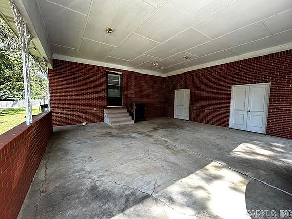 3rd image of 380 22nd St