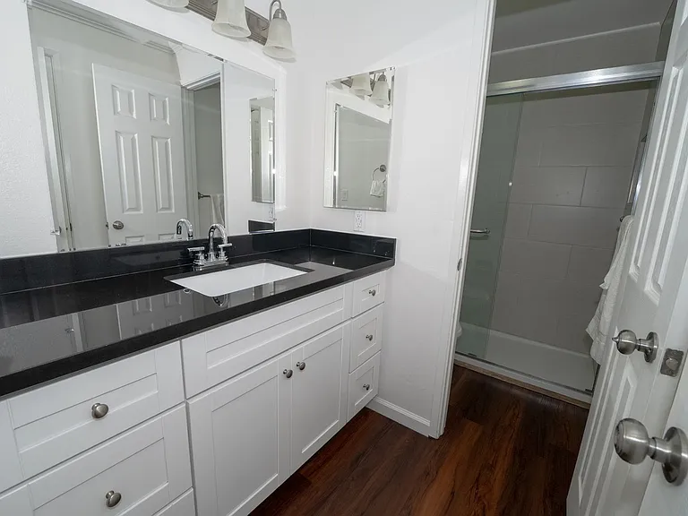 Mariners West Apartments — Photo 10