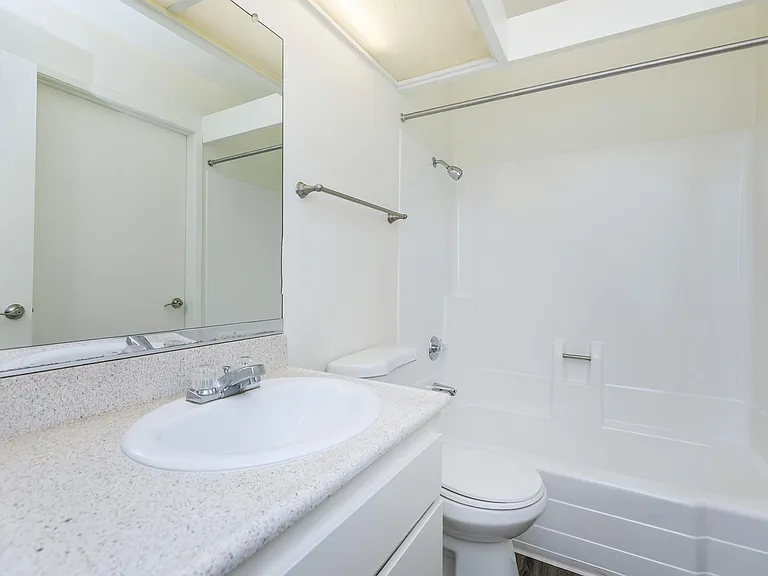 Country Hills Apartment Homes — Photo 35