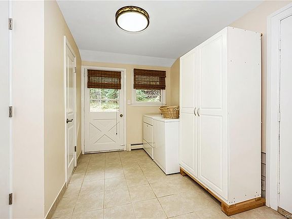 4th image of 9 Hopp Ground Ln