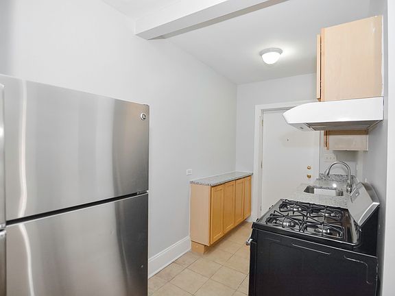 4th image of 7742 N Ashland Ave #B3
