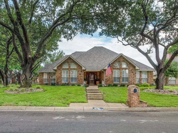 6701 Castle Creek Dr, Fort Worth, TX 76132