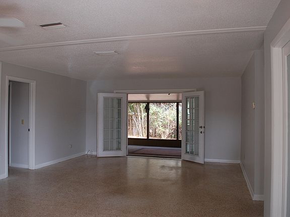 3rd image of 930 Penny Dr