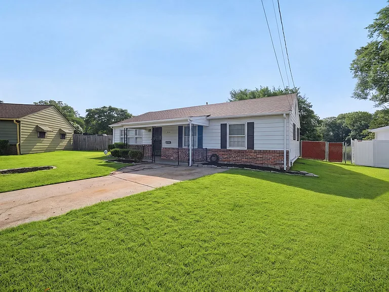 2504 Tait Ct — Photo 3